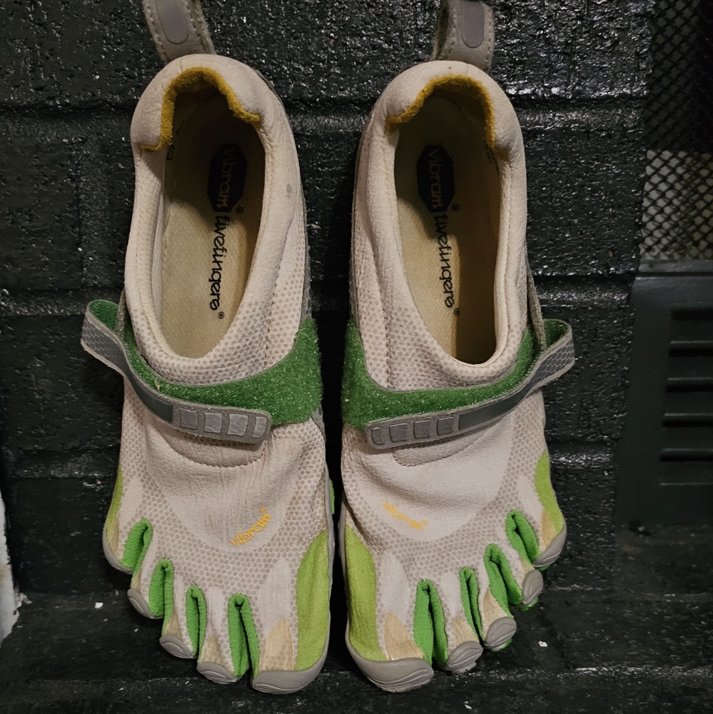 VIBRAM FIVE FINGER SHOE Bikila Barefoot Athletic Women Sz 40 (9.5)
